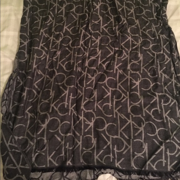 LIKE NEW Calvin Klein Logo Scarf - Picture 2 of 2